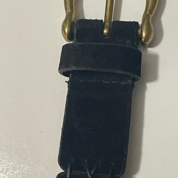 Black suede belt with brass buckle. size L. Suede rectangles sewn together. - Picture 6 of 11